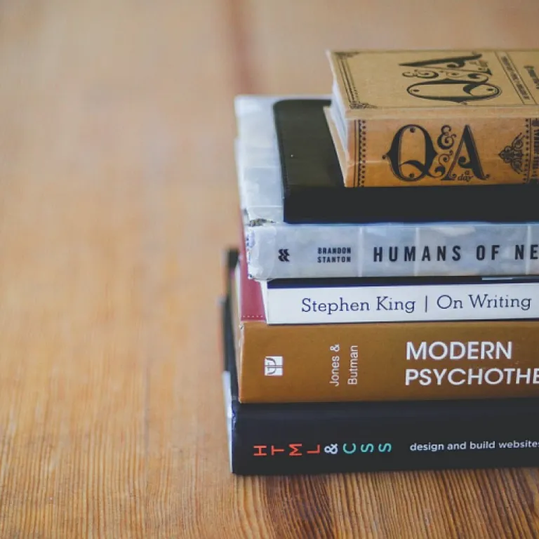 A closer look at the best leadership books for employer branding success